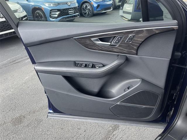 Photo of 2023 Navarra Blue Metallic Audi Q7
