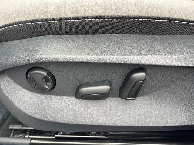 Photo of 2025 Platinum Gray Metallic Volkswagen Taos