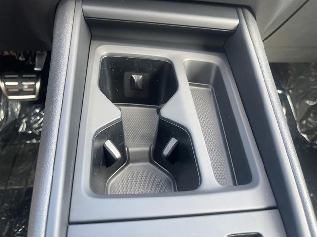 Photo of 2025 Pearl White Volkswagen Tiguan