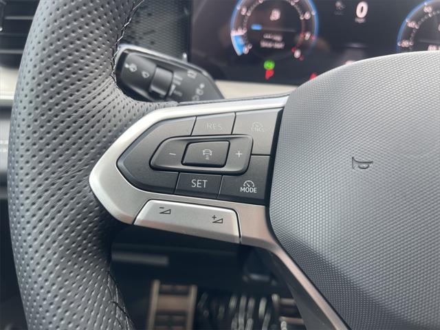 Photo of 2025 Pearl White Volkswagen Tiguan