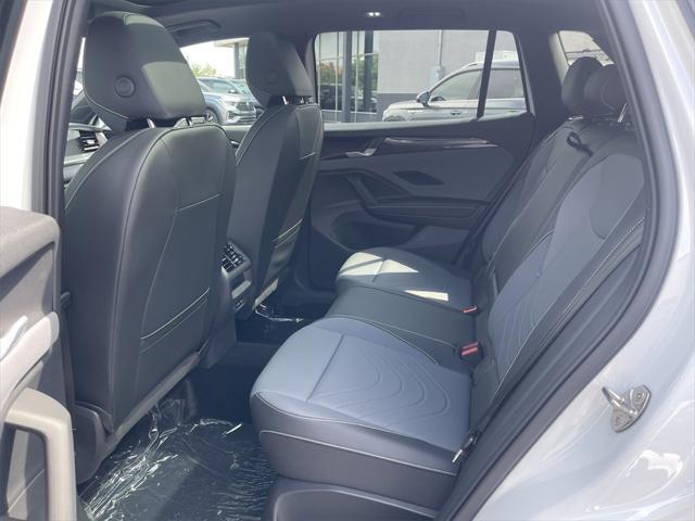Photo of 2025 Pearl White Volkswagen Tiguan