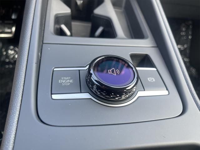 Photo of 2025 Pearl White Volkswagen Tiguan