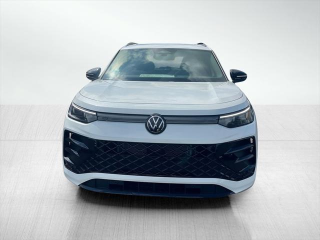 Photo of 2025 Pearl White Volkswagen Tiguan