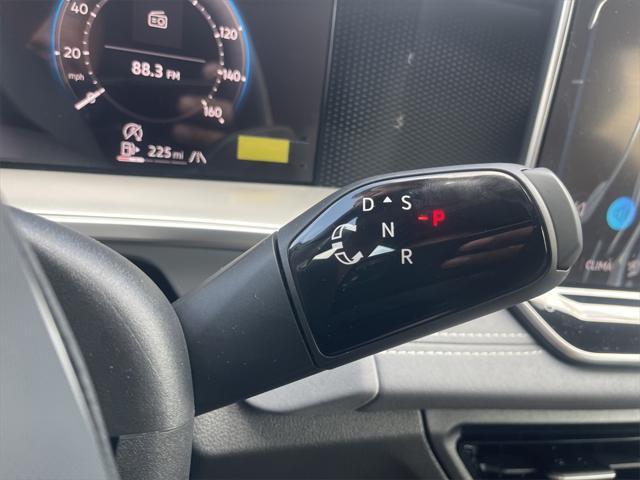 Photo of 2025 Pearl White Volkswagen Tiguan