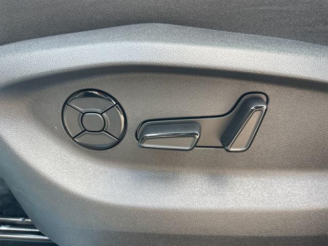 Photo of 2025 Pearl White Volkswagen Tiguan