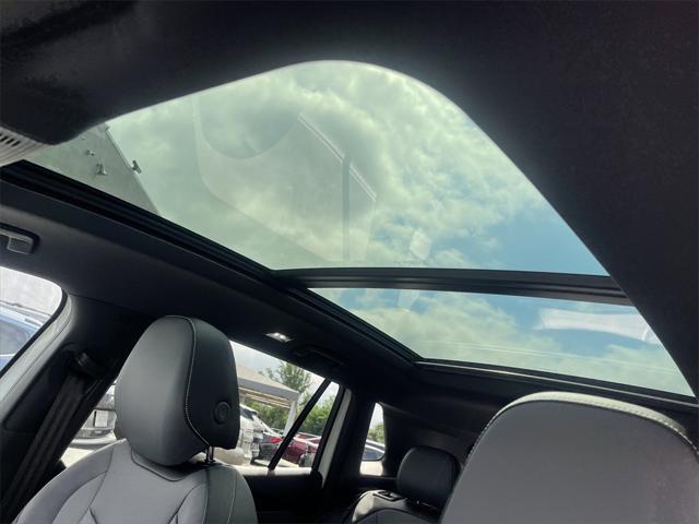 Photo of 2025 Pearl White Volkswagen Tiguan