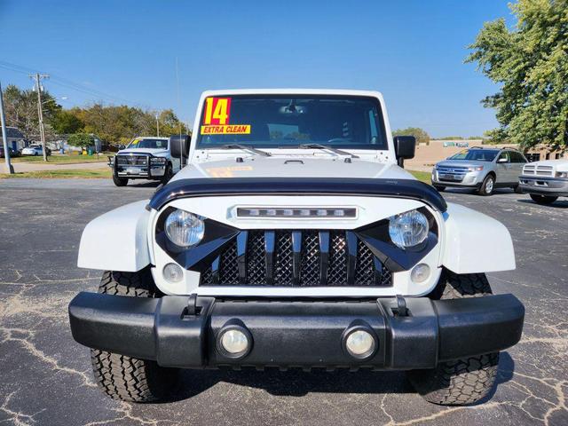 Photo of 2014 Bright White Clearcoat Jeep Wrangler Unlimited