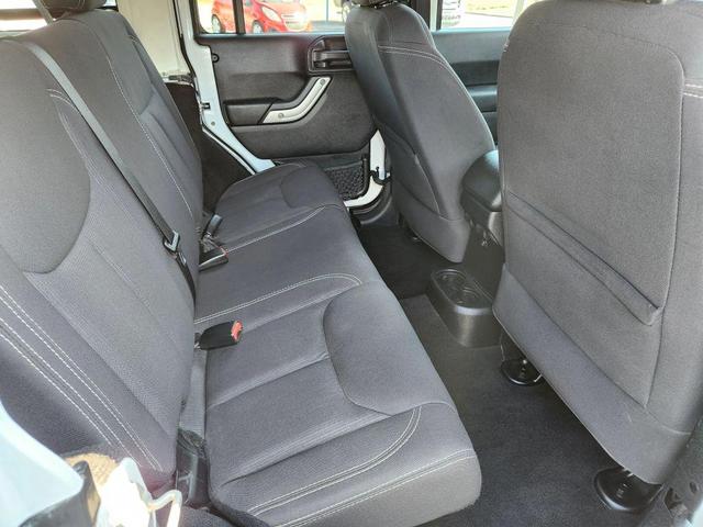 Photo of 2014 Bright White Clearcoat Jeep Wrangler Unlimited