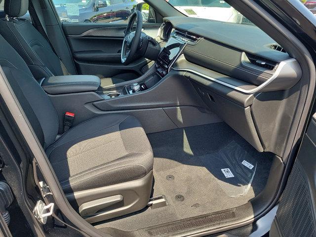 Photo of 2025 Diamond Black Crystal Pearlcoat Jeep Grand Cherokee