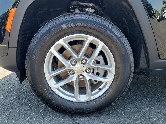 Photo of 2025 Diamond Black Crystal Pearlcoat Jeep Grand Cherokee