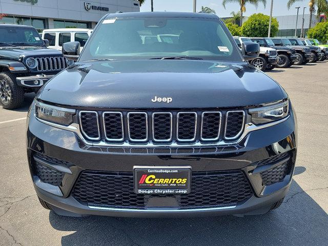 Photo of 2025 Diamond Black Crystal Pearlcoat Jeep Grand Cherokee