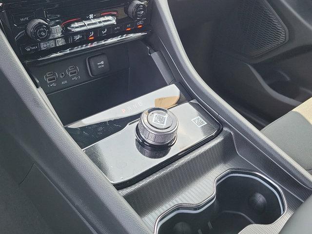 Photo of 2025 Diamond Black Crystal Pearlcoat Jeep Grand Cherokee