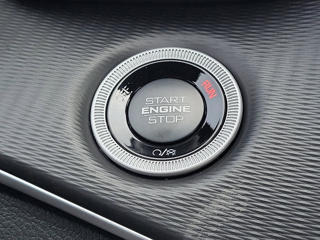 Photo of 2025 Diamond Black Crystal Pearlcoat Jeep Grand Cherokee