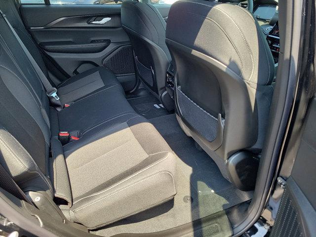 Photo of 2025 Diamond Black Crystal Pearlcoat Jeep Grand Cherokee