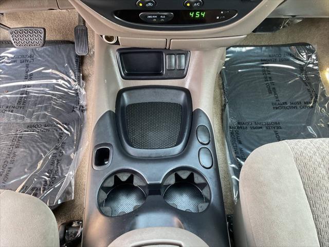 Photo of 2006 Tan Toyota Tundra