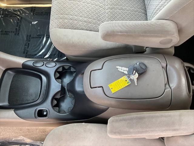 Photo of 2006 Tan Toyota Tundra
