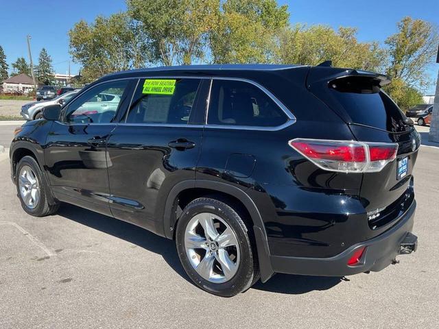 Photo of 2016 Midnight Black Metallic Toyota Highlander