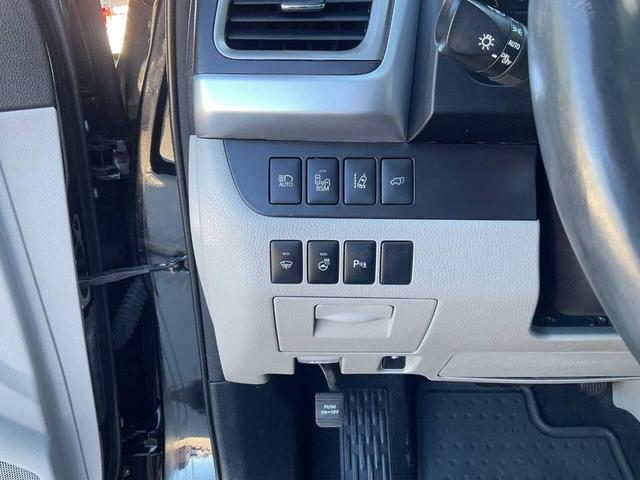 Photo of 2016 Midnight Black Metallic Toyota Highlander