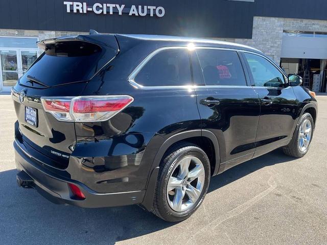 Photo of 2016 Midnight Black Metallic Toyota Highlander