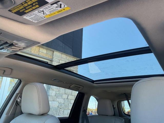 Photo of 2016 Midnight Black Metallic Toyota Highlander