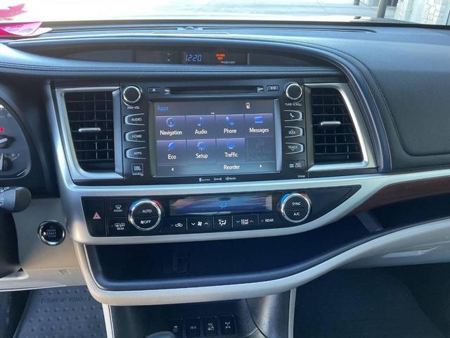 Photo of 2016 Midnight Black Metallic Toyota Highlander