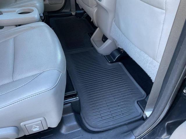 Photo of 2016 Midnight Black Metallic Toyota Highlander