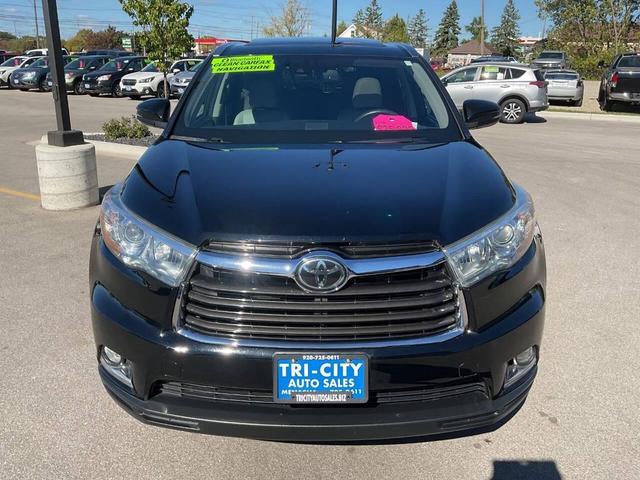 Photo of 2016 Midnight Black Metallic Toyota Highlander