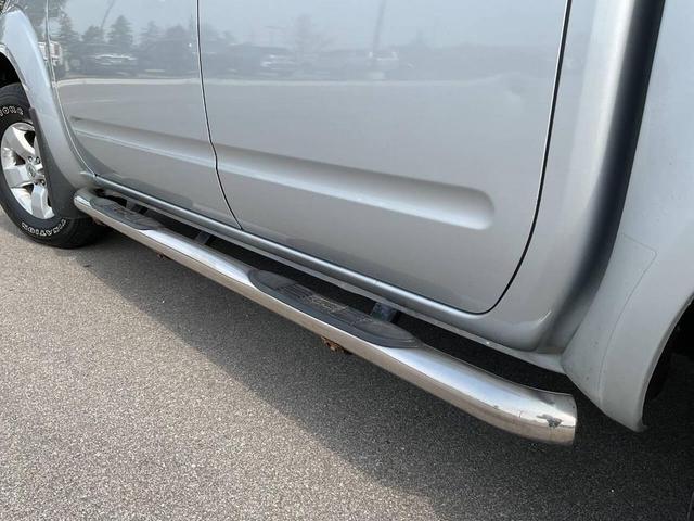 Photo of 2012 Brilliant Silver Nissan Frontier