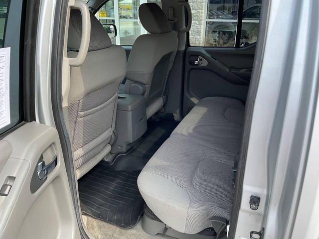 Photo of 2012 Brilliant Silver Nissan Frontier