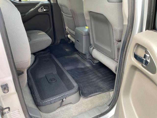 Photo of 2012 Brilliant Silver Nissan Frontier