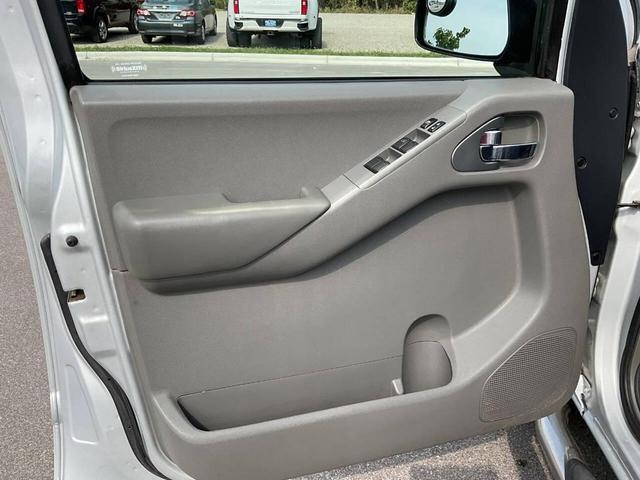 Photo of 2012 Brilliant Silver Nissan Frontier