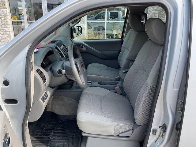 Photo of 2012 Brilliant Silver Nissan Frontier