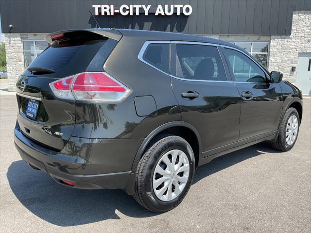 Photo of 2016 Midnight Jade Nissan Rogue