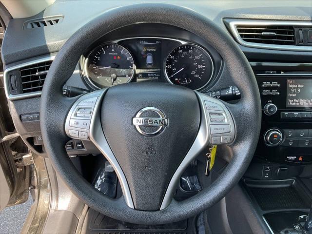 Photo of 2016 Midnight Jade Nissan Rogue
