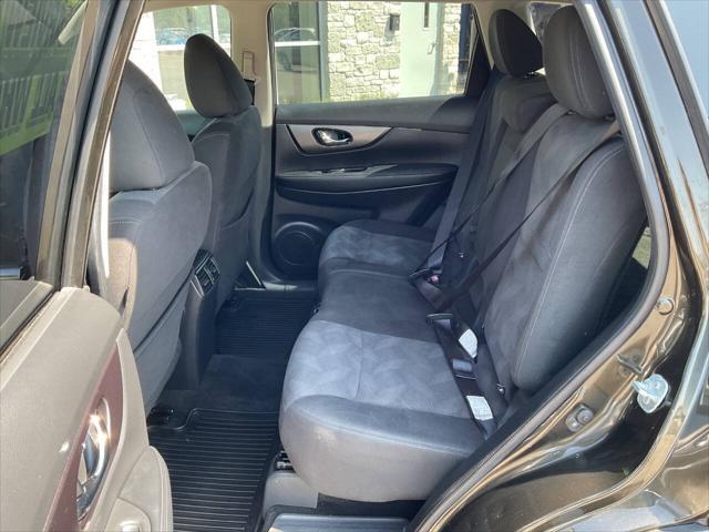 Photo of 2016 Midnight Jade Nissan Rogue