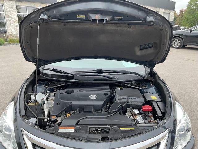 Photo of 2014 Storm Blue Metallic Nissan Altima