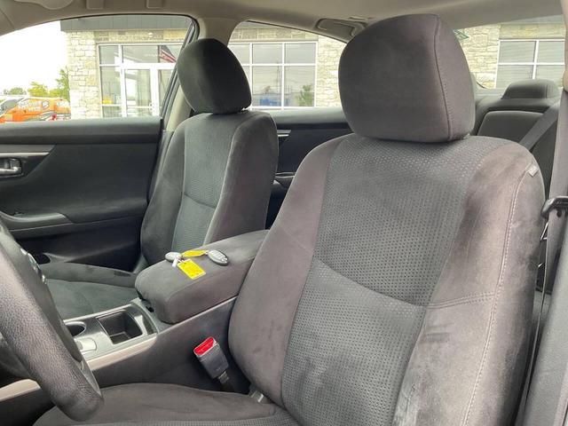 Photo of 2014 Storm Blue Metallic Nissan Altima