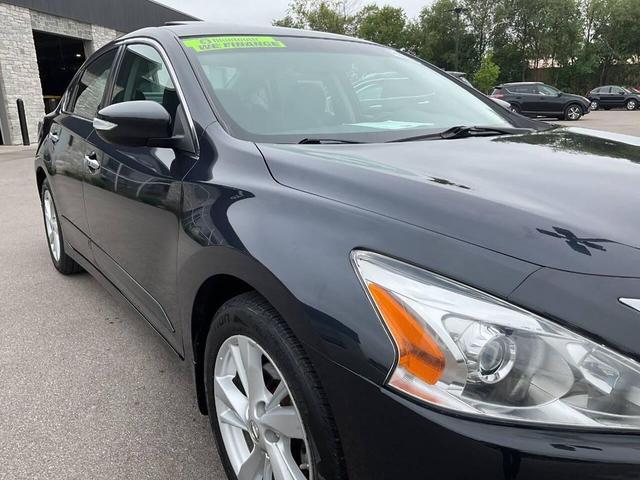 Photo of 2014 Storm Blue Metallic Nissan Altima