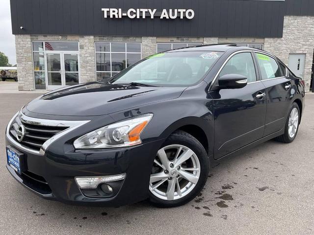 Photo of 2014 Storm Blue Metallic Nissan Altima