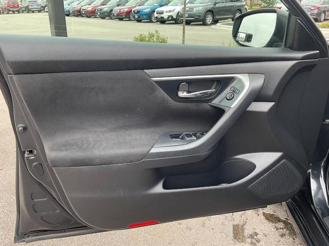 Photo of 2014 Storm Blue Metallic Nissan Altima