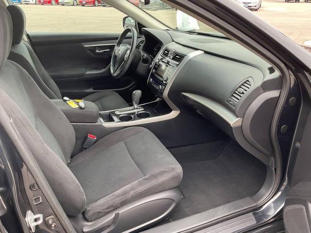 Photo of 2014 Storm Blue Metallic Nissan Altima