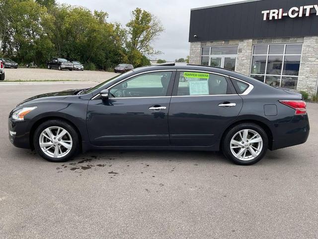 Photo of 2014 Storm Blue Metallic Nissan Altima