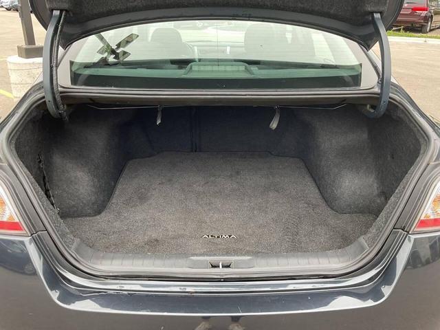 Photo of 2014 Storm Blue Metallic Nissan Altima
