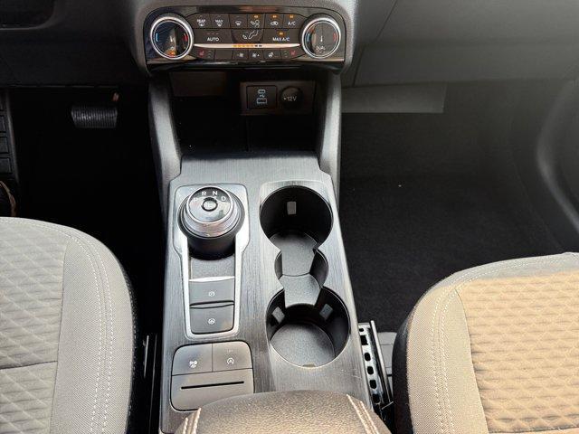 Photo of 2022 Iconic Silver Metallic Ford Escape