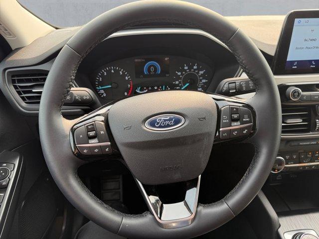 Photo of 2022 Iconic Silver Metallic Ford Escape