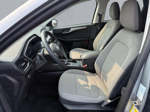 Photo of 2022 Iconic Silver Metallic Ford Escape