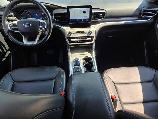 Photo of 2022 Rapid Red Metallic Tinted Clearcoat Ford Explorer