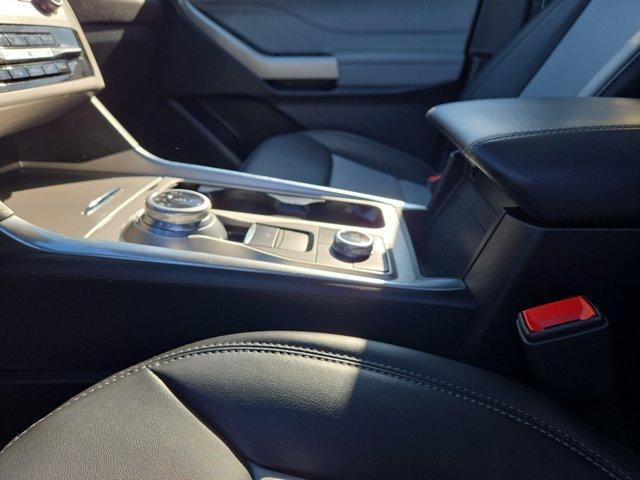 Photo of 2023 Iconic Silver Metallic Ford Explorer