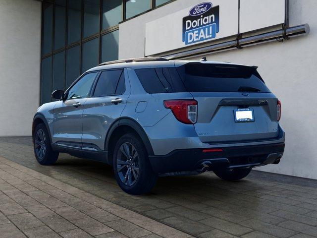 Photo of 2023 Iconic Silver Metallic Ford Explorer