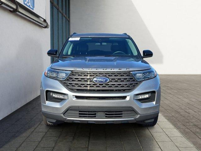 Photo of 2023 Iconic Silver Metallic Ford Explorer